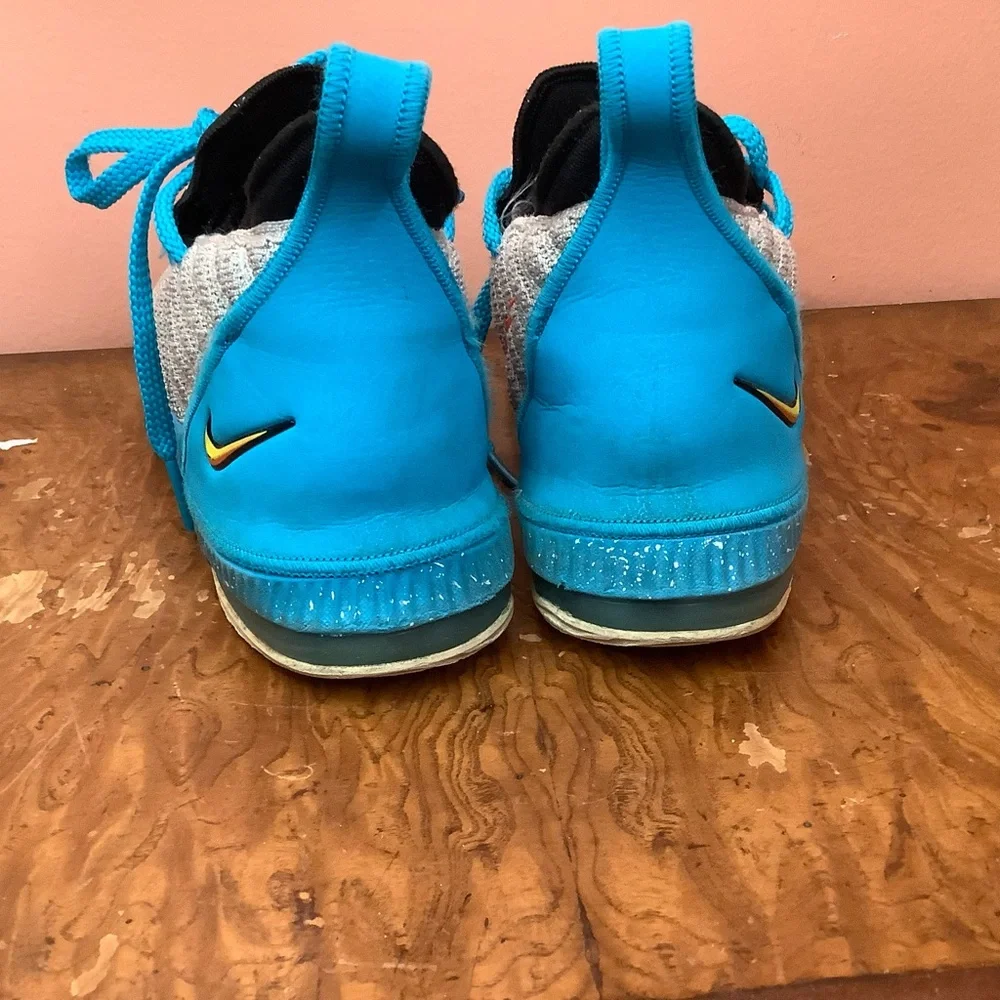 Nike Lebron AQ2465-078 Size 5Y Sneakers